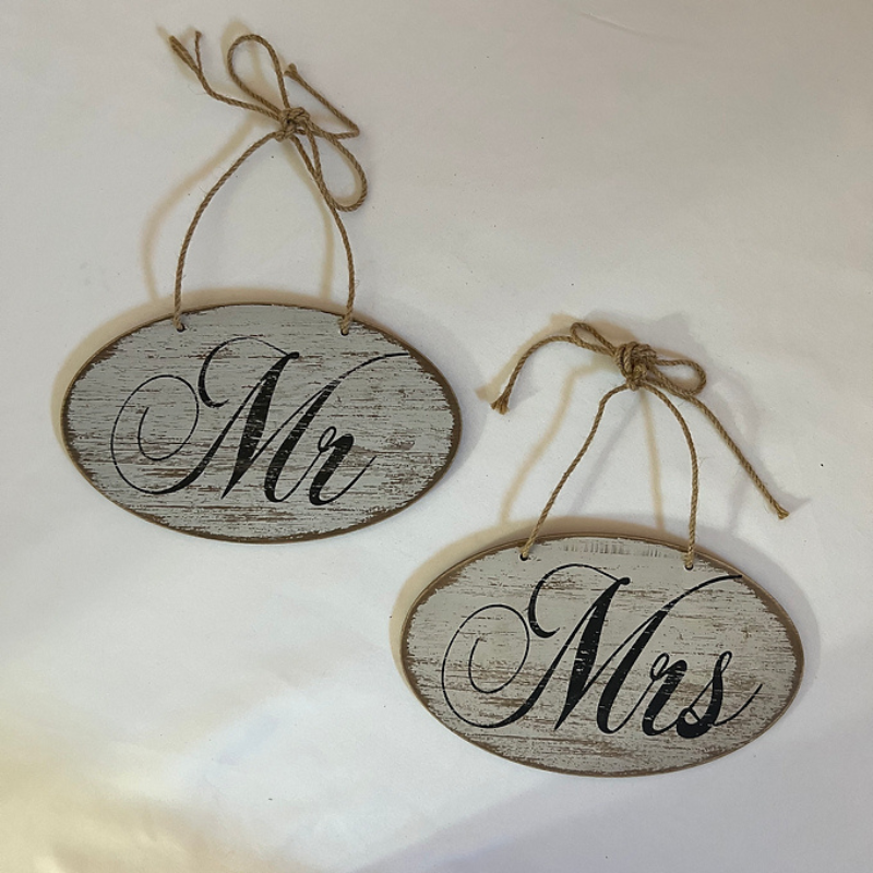 Oval Mr  Mrs Hanging Sign Set 